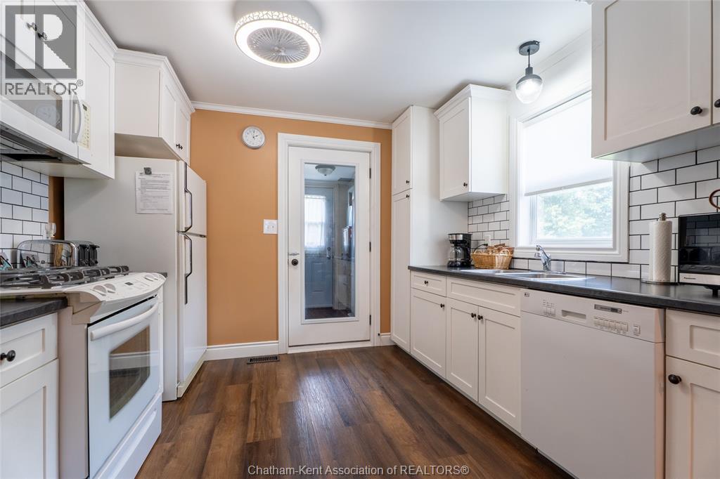 226 OAK STREET East - 19