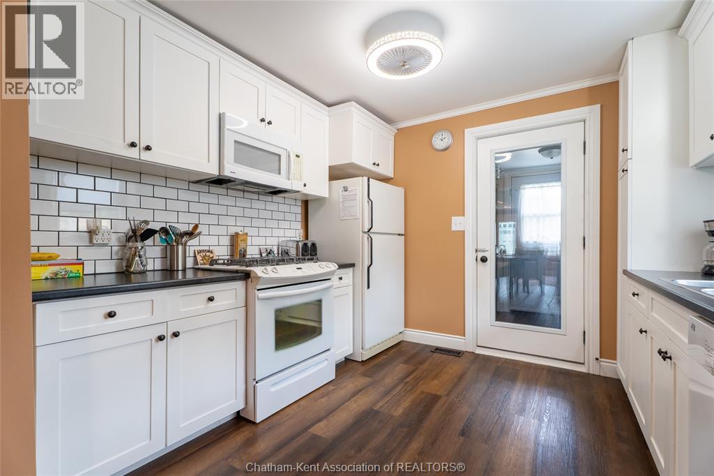 226 OAK STREET East - 21