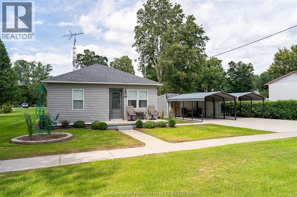 226 OAK STREET East - 32