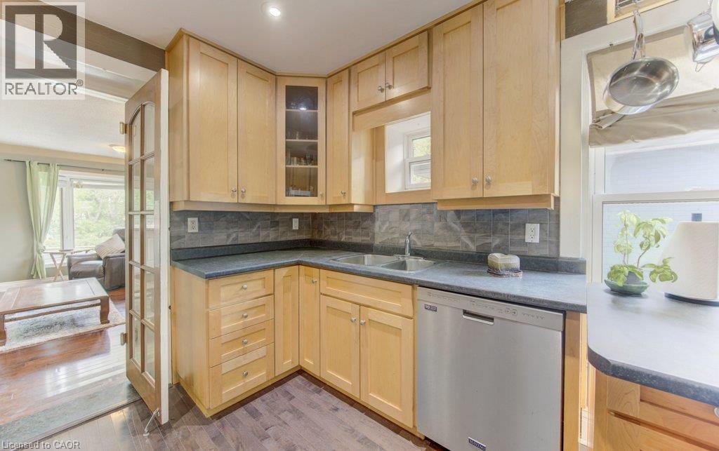 271 LONDON Road W, Guelph — photo 9