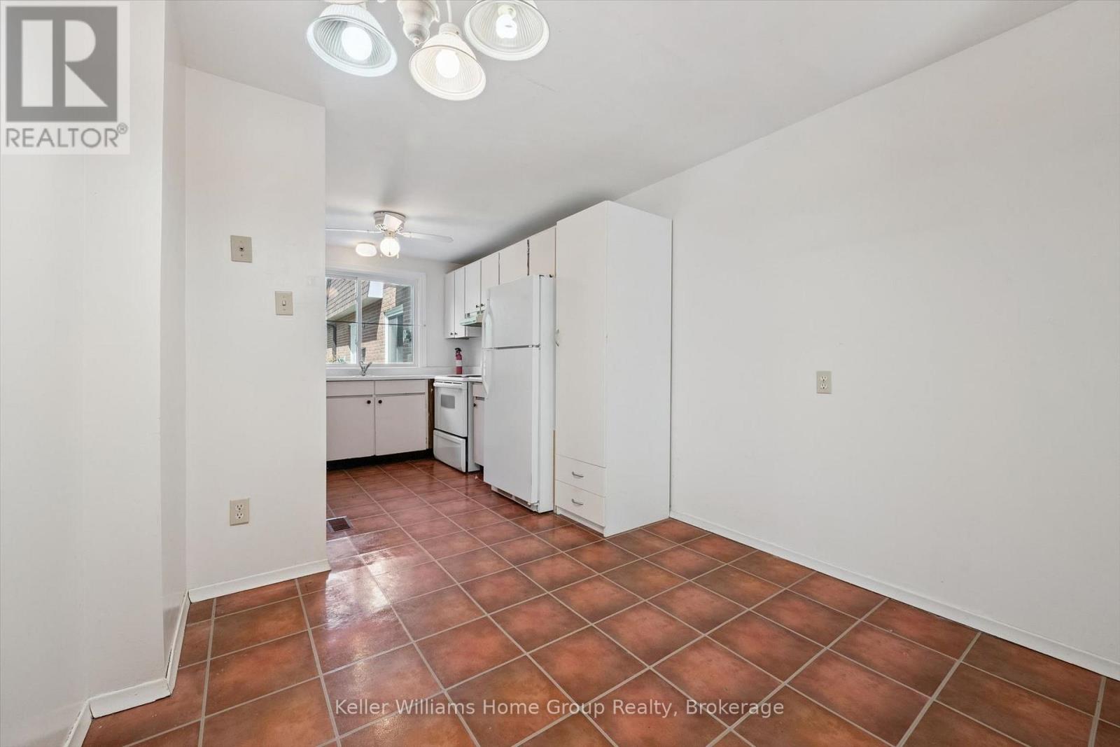#22 120 COUNTRY CLUB DRIVE - 10