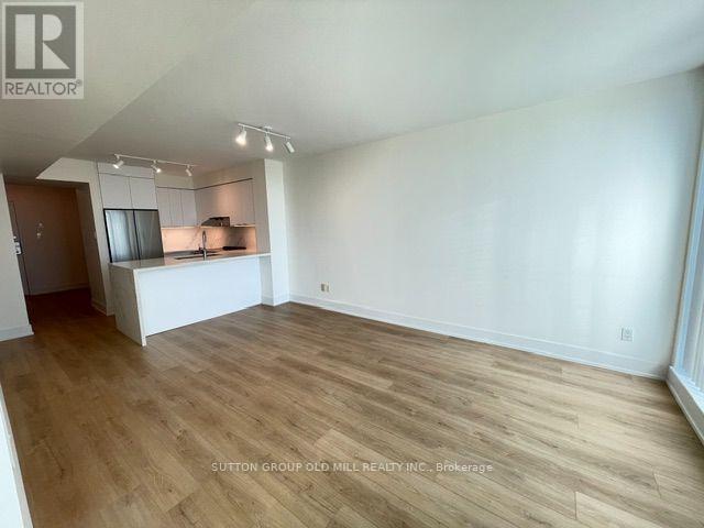 #909 650 QUEENS QUAY W - 15