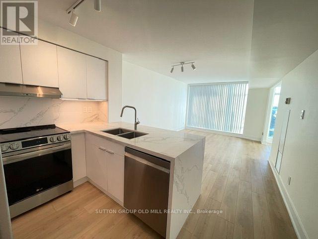 #909 650 QUEENS QUAY W - 11