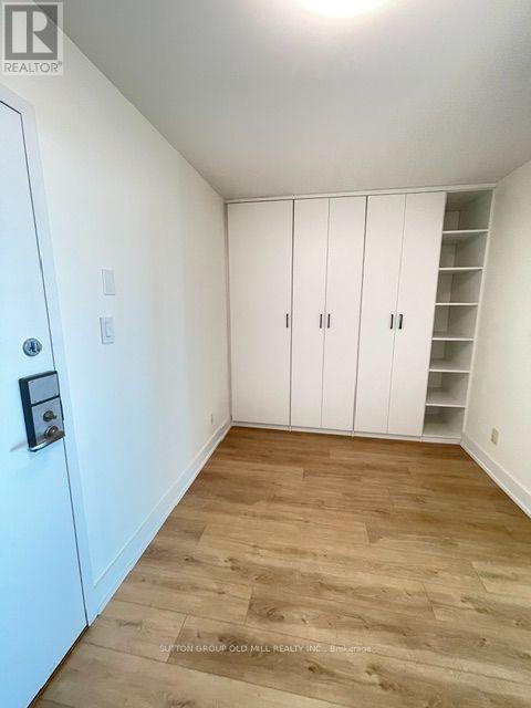 #909 650 QUEENS QUAY W - 8