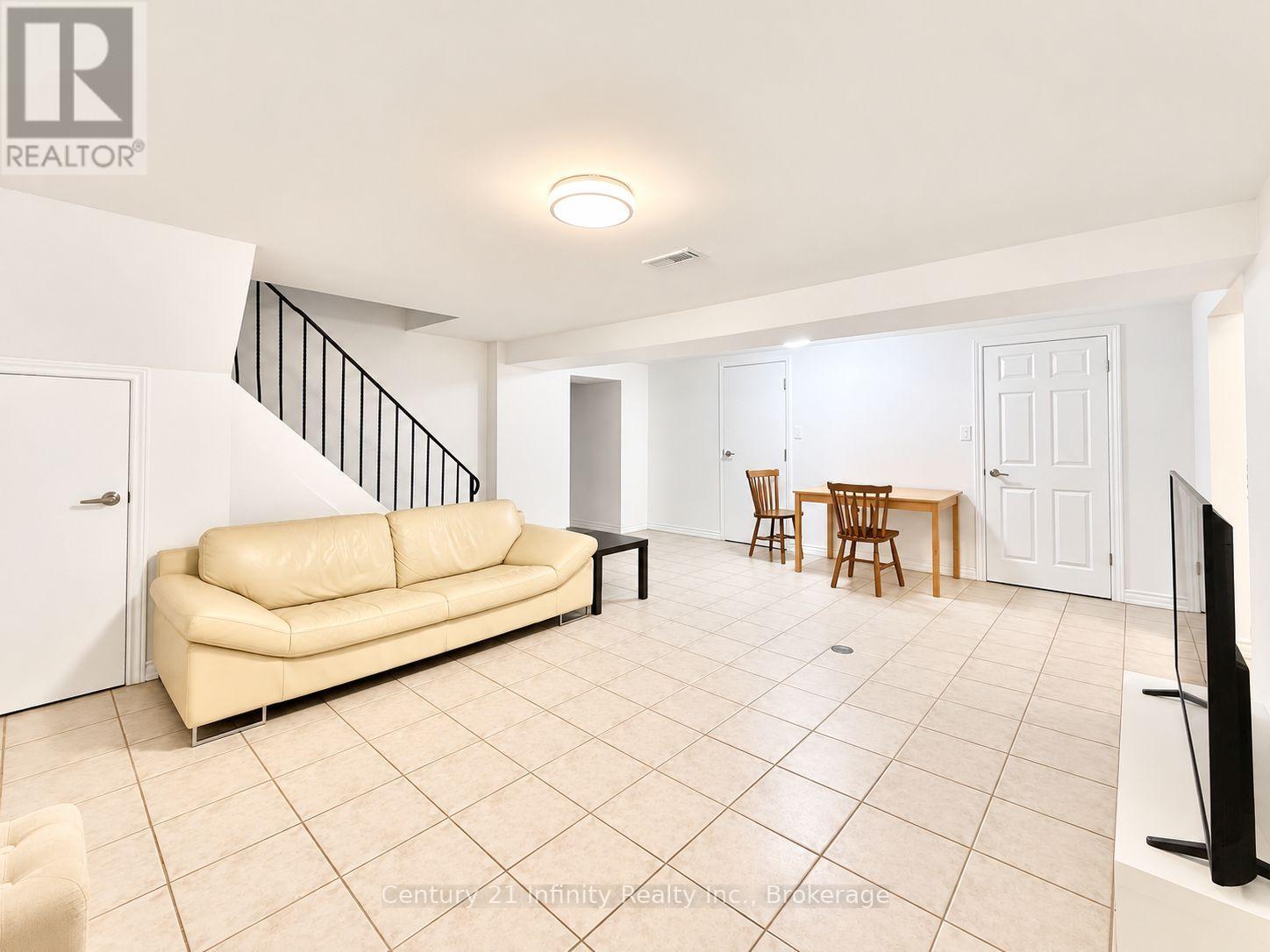 701 MARIA STREET, Whitby (Downtown Whitby) — photo 3