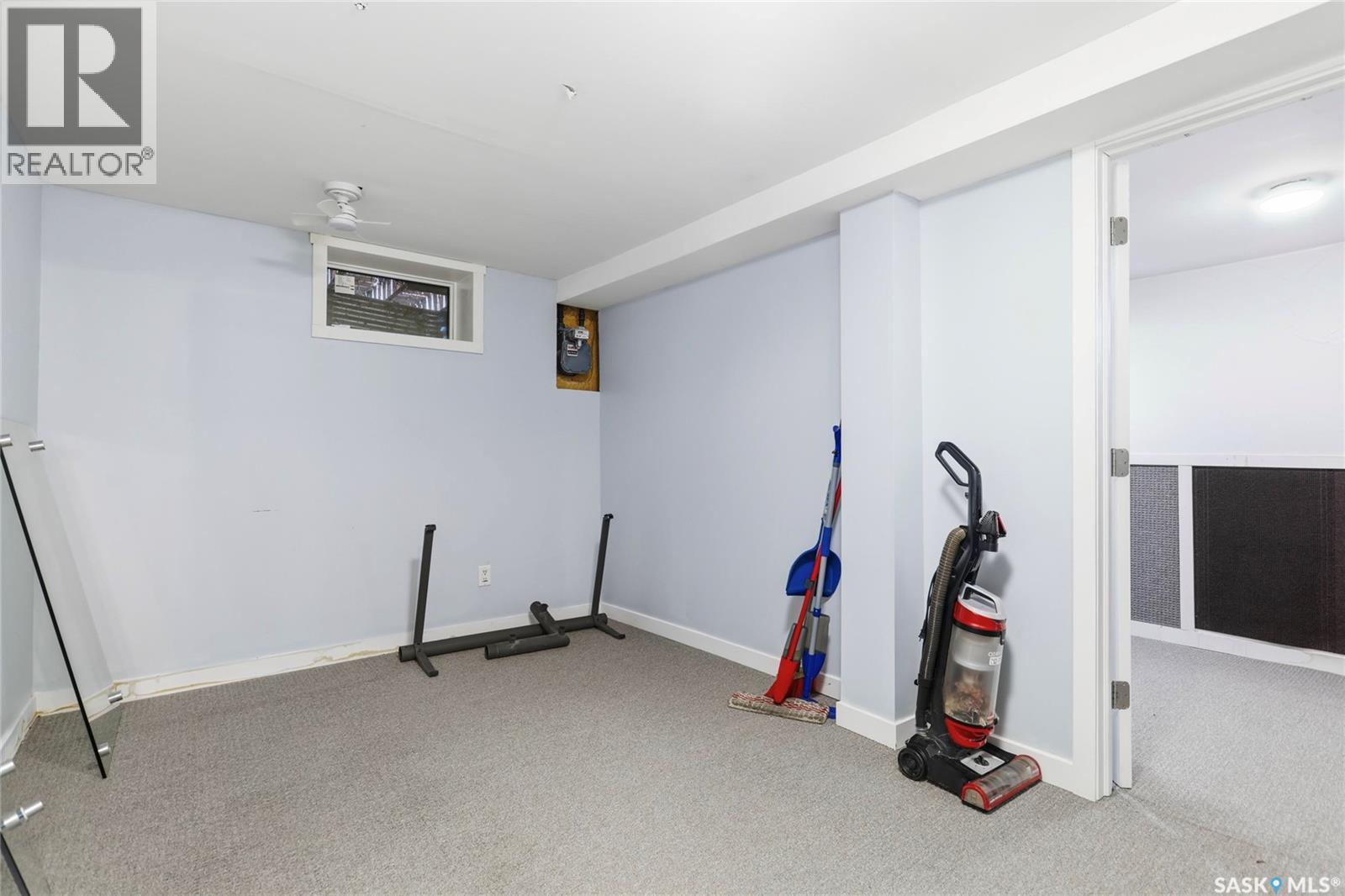 1960 Cowan CRESCENT - Image 29