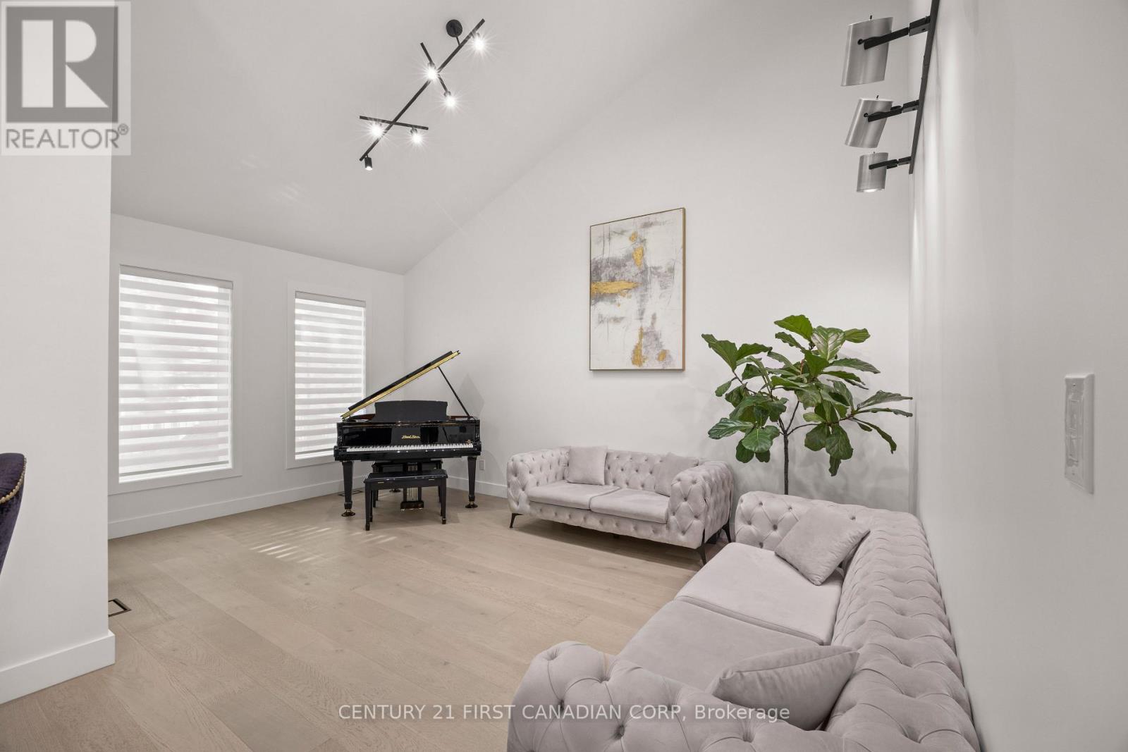 28 LINDBROOK COURT - 10