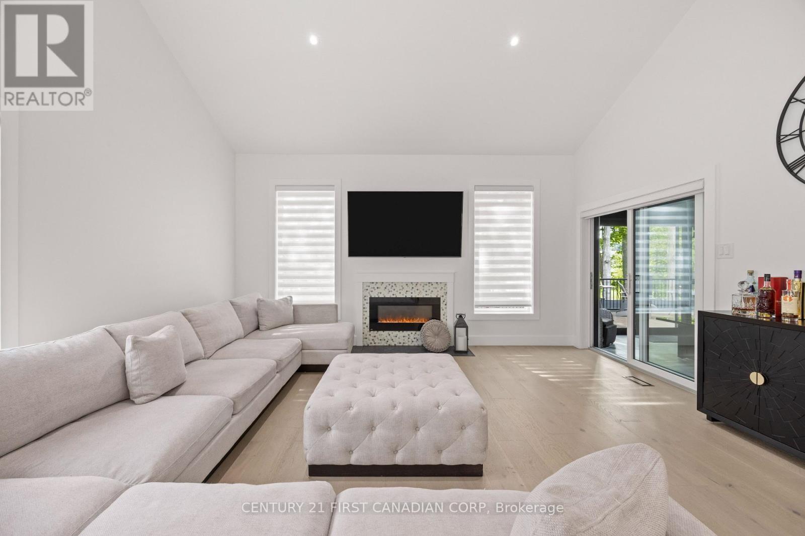 28 LINDBROOK COURT - 16