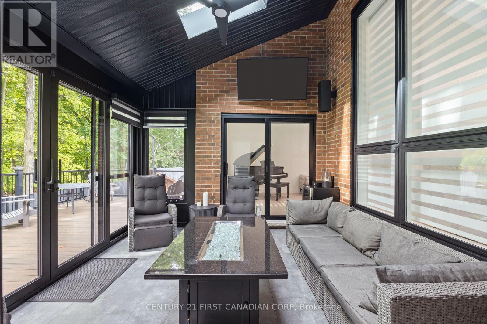 28 LINDBROOK COURT - 18