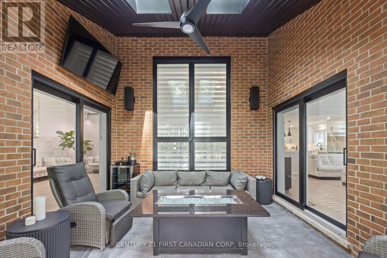 28 LINDBROOK COURT - 19