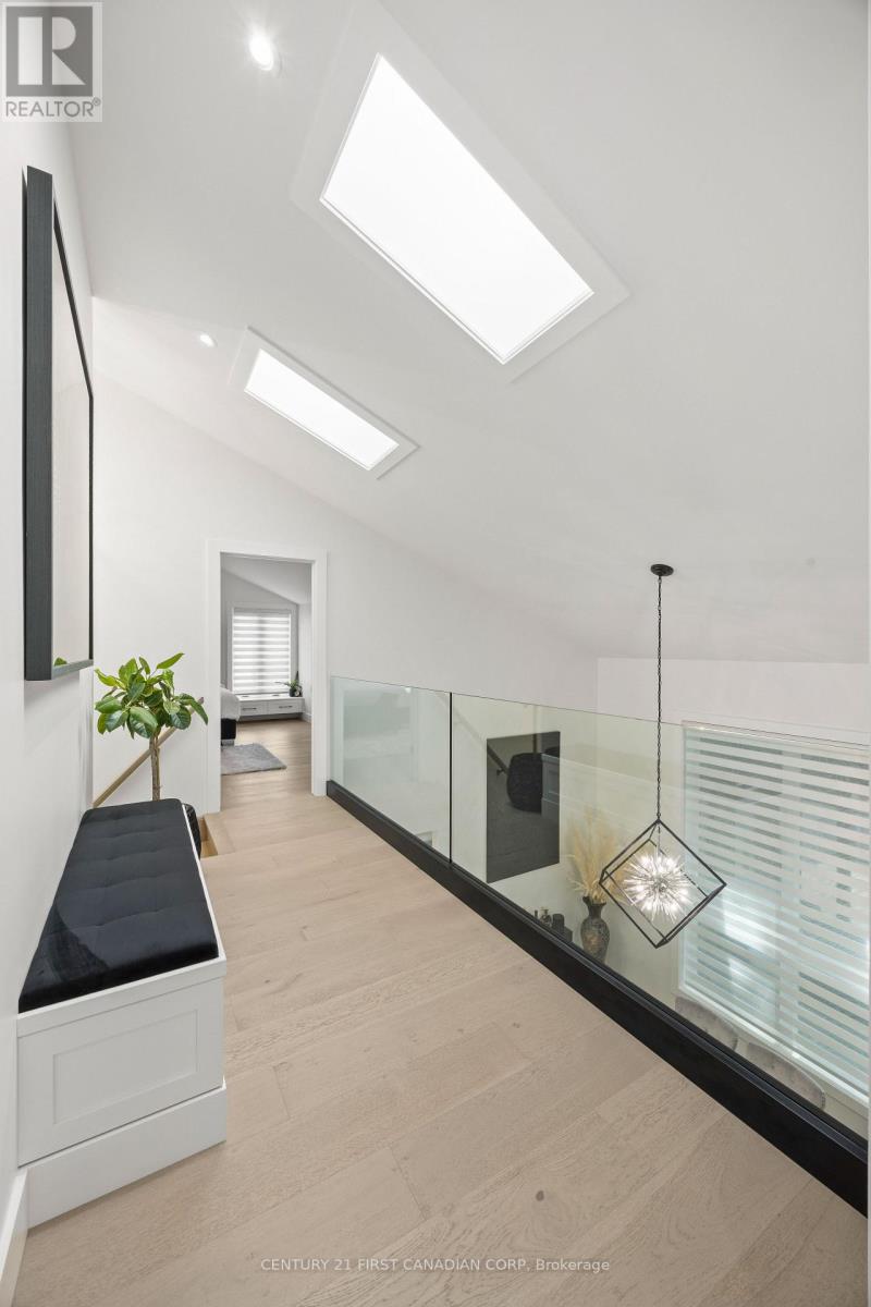 28 LINDBROOK COURT - 22