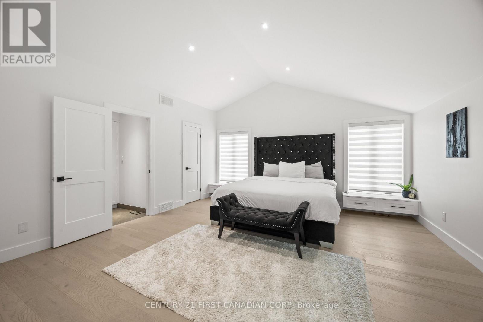 28 LINDBROOK COURT - 24