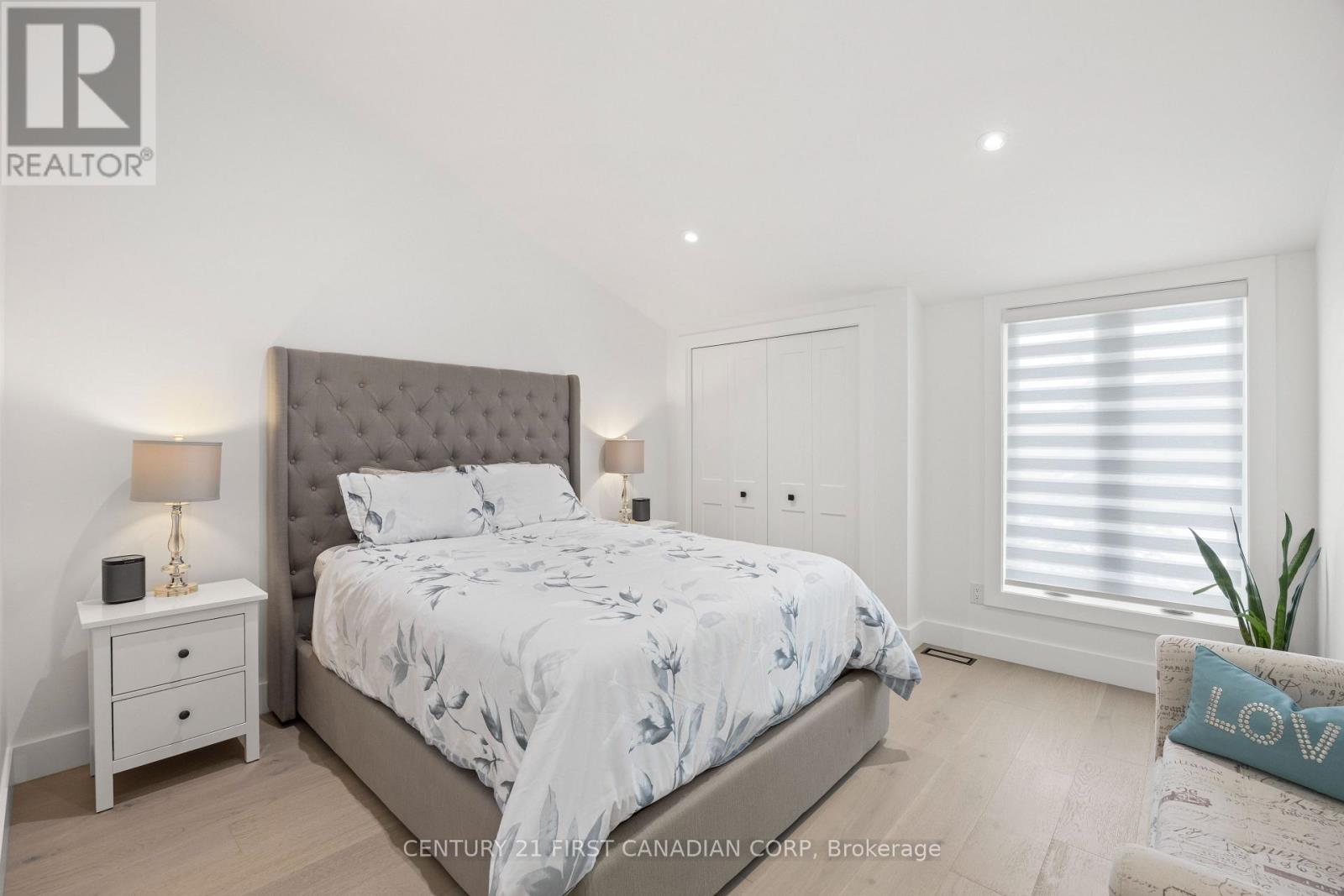 28 LINDBROOK COURT - 30