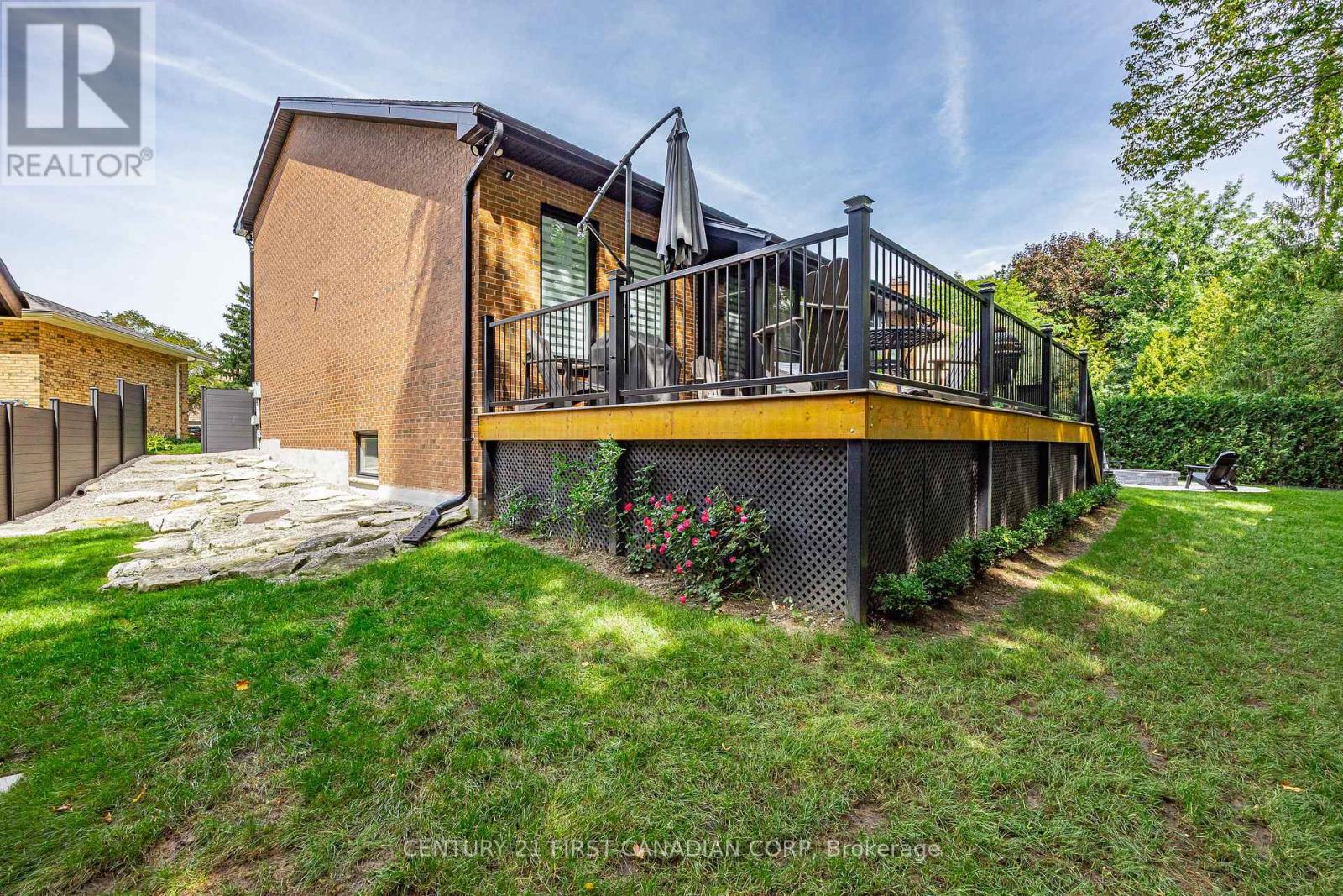 28 LINDBROOK COURT - 38
