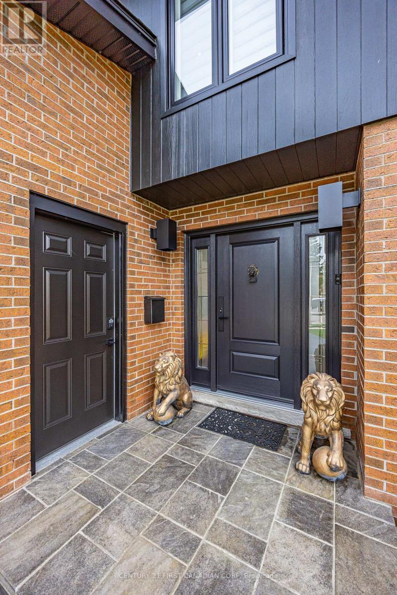 28 LINDBROOK COURT - 4