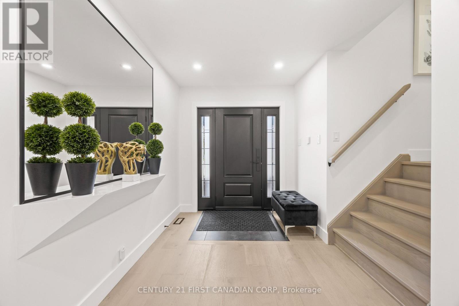 28 LINDBROOK COURT - 5