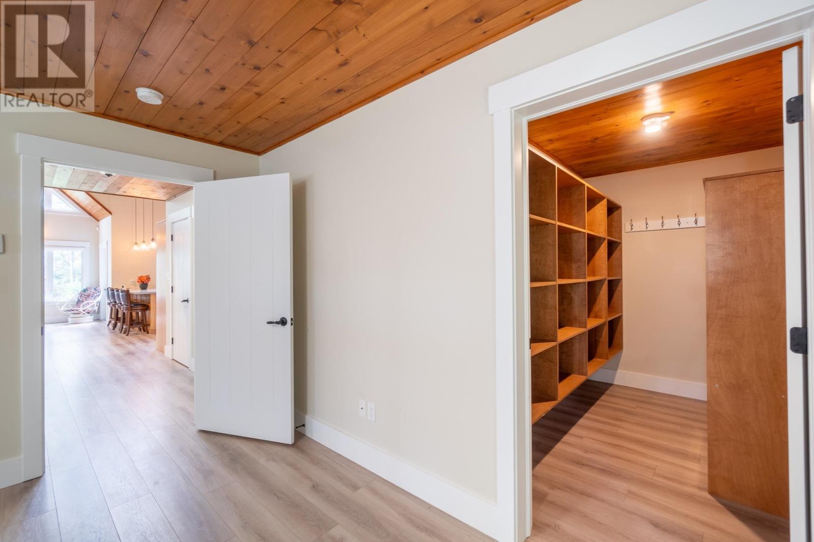 2027 New Glasgow Road - Image 23