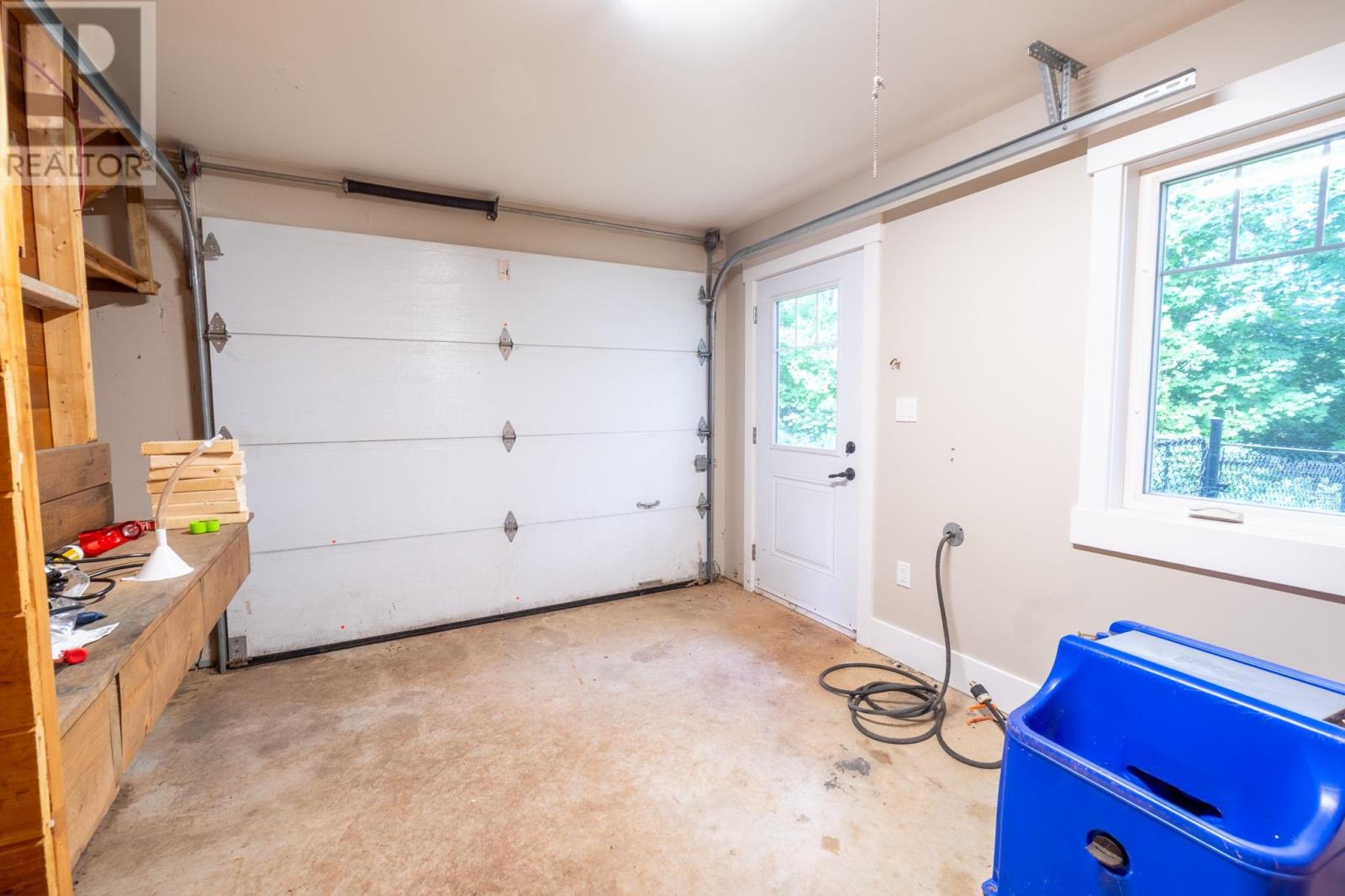 2027 New Glasgow Road - Image 37