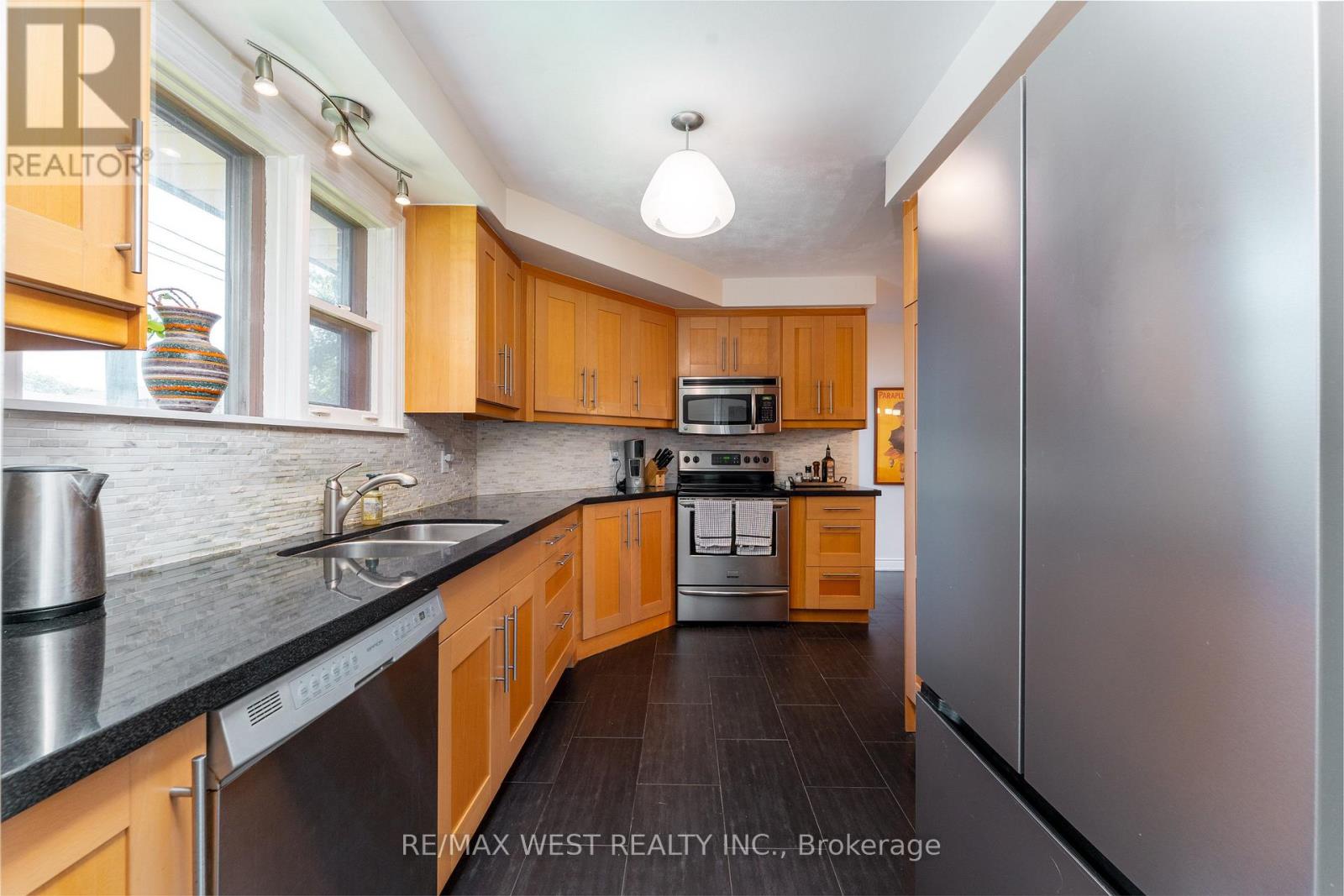 274 MAXWELL STREET - 10