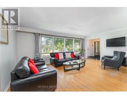 Kitchen - 274 Maxwell Street, Toronto, ON M3H5C3 Photo 6