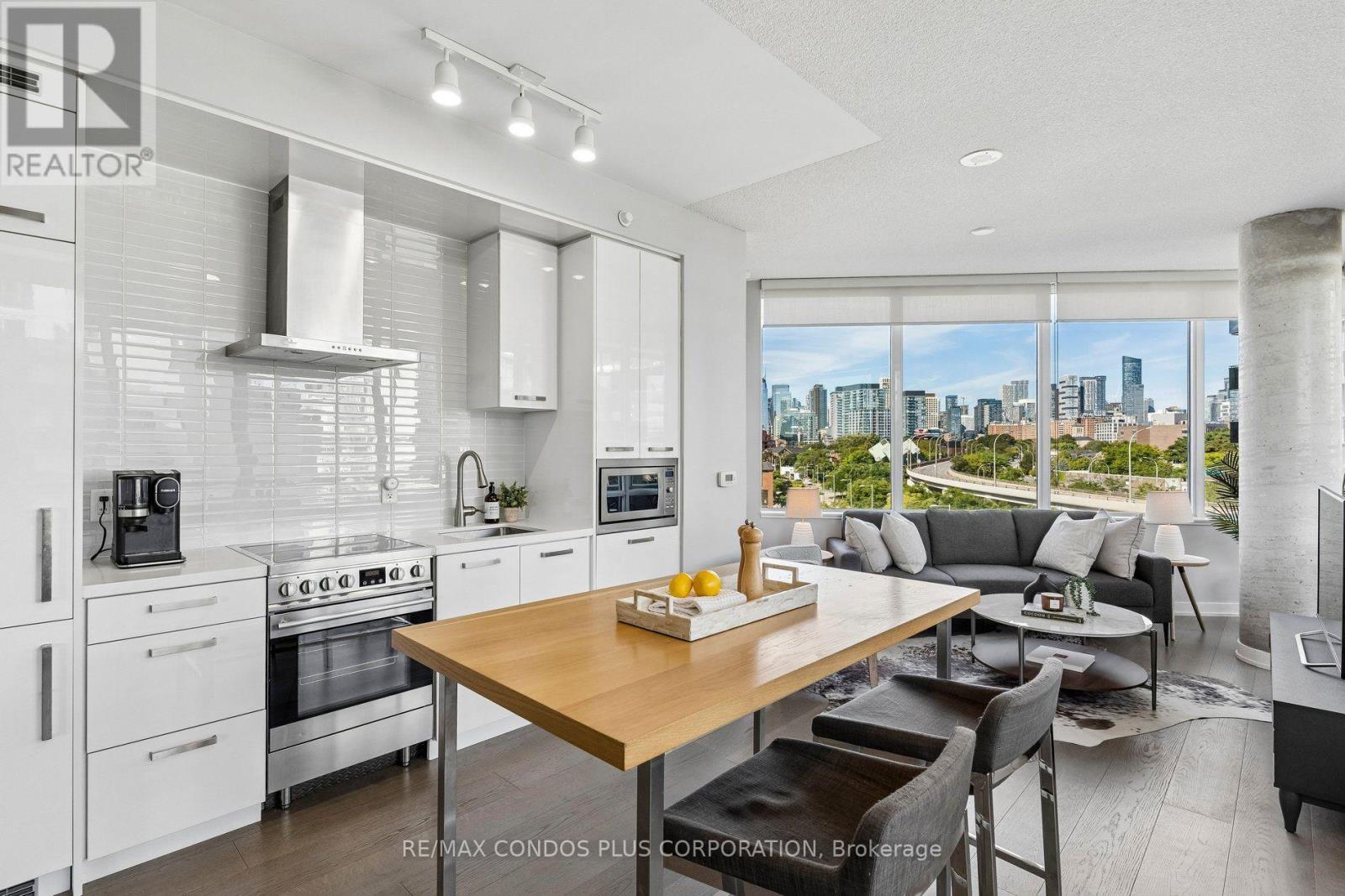 #N405 120 BAYVIEW AVENUE - 2