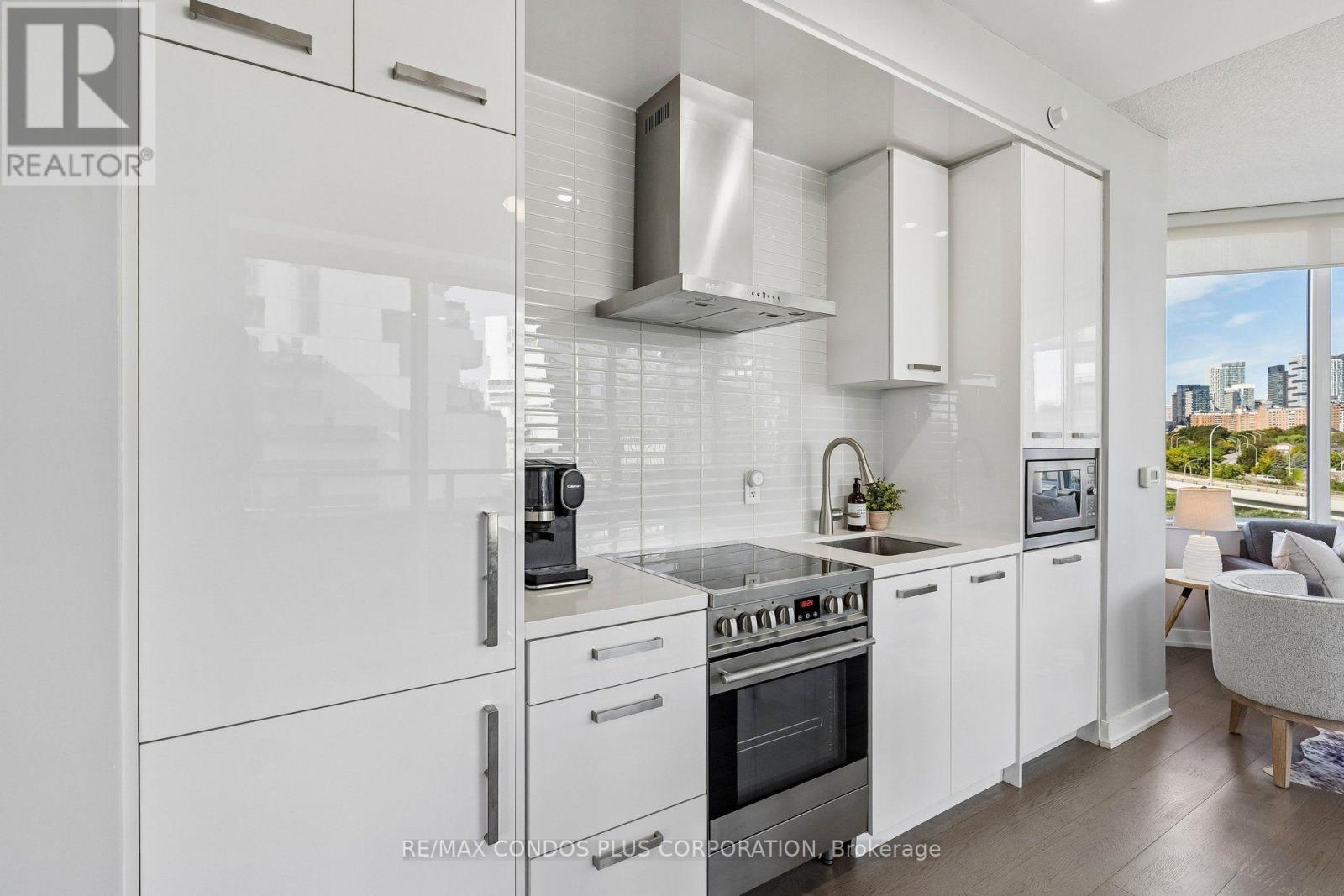 #N405 120 BAYVIEW AVENUE - 7