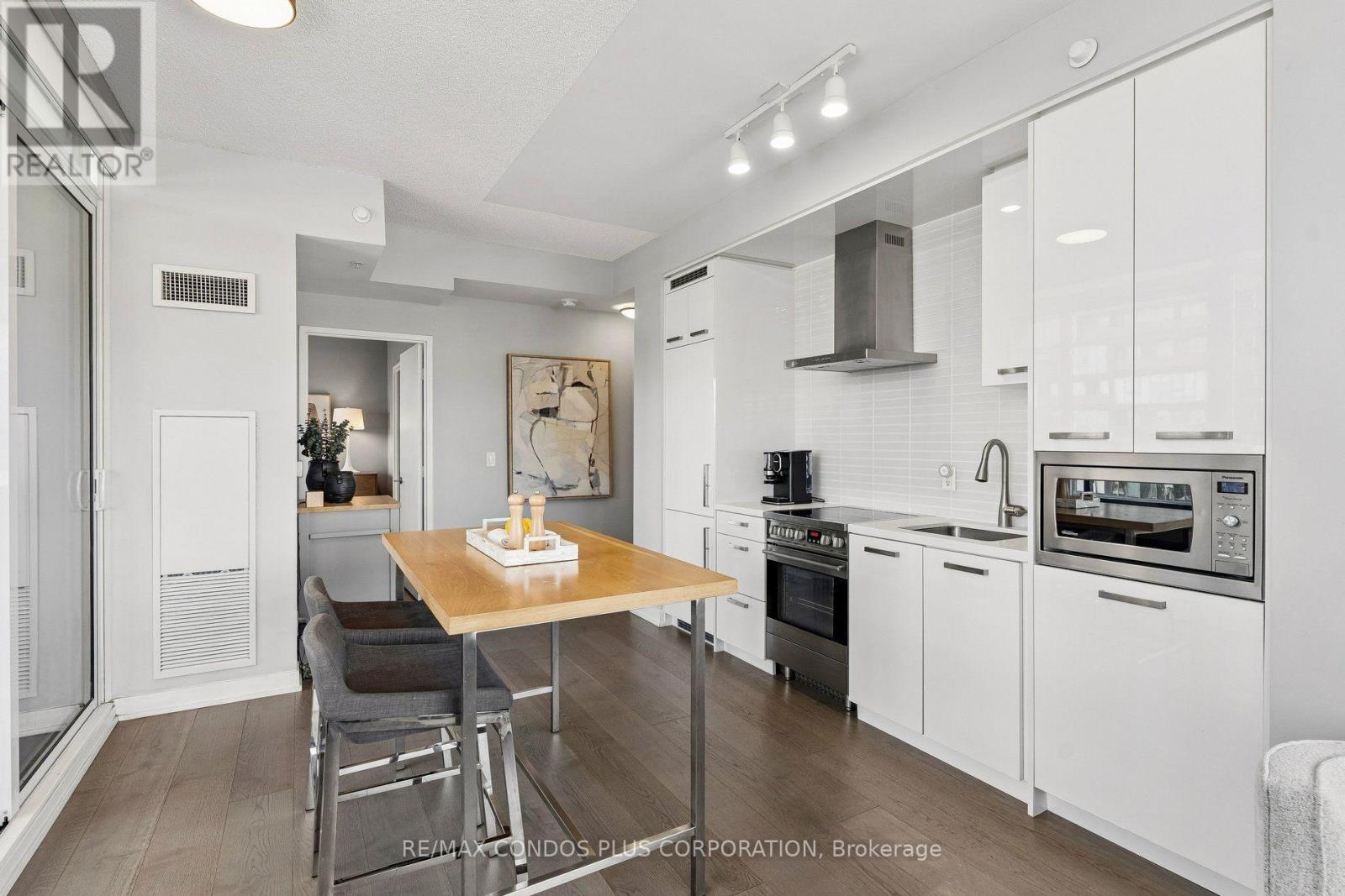 #N405 120 BAYVIEW AVENUE - 9