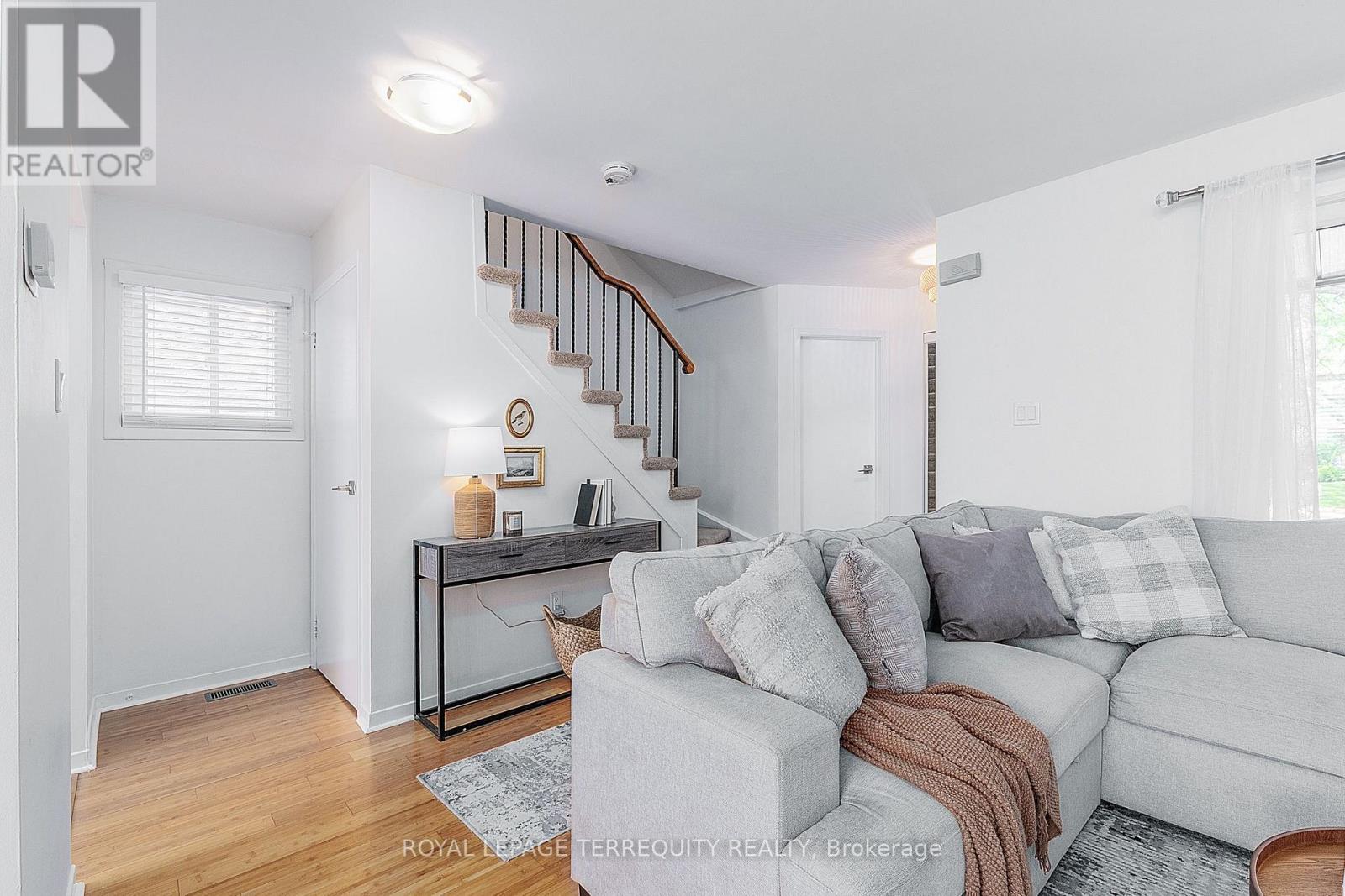 19 BROCKLESBY CRESCENT, Ajax (Central West) — photo 7