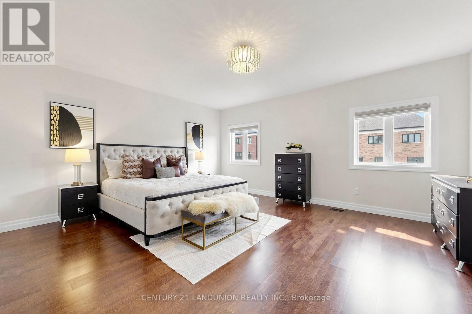 211 TOUCH GOLD CRESCENT - Image 27