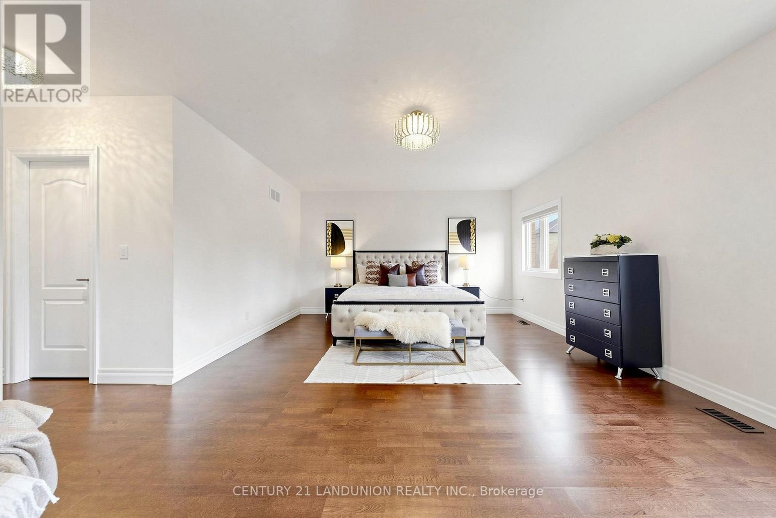 211 TOUCH GOLD CRESCENT - Image 28