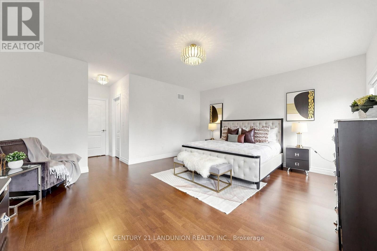 211 TOUCH GOLD CRESCENT - Image 29