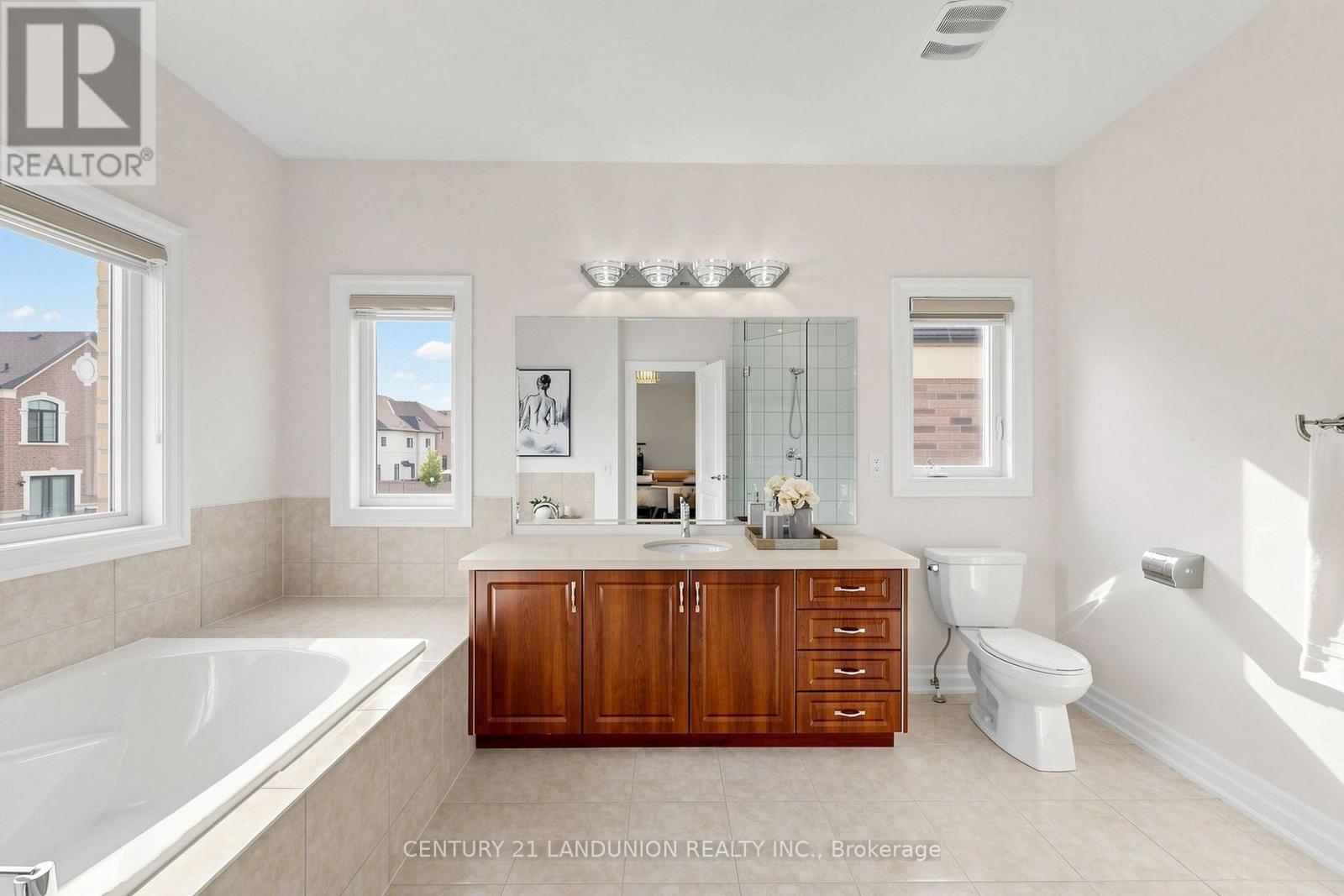211 TOUCH GOLD CRESCENT - Image 31