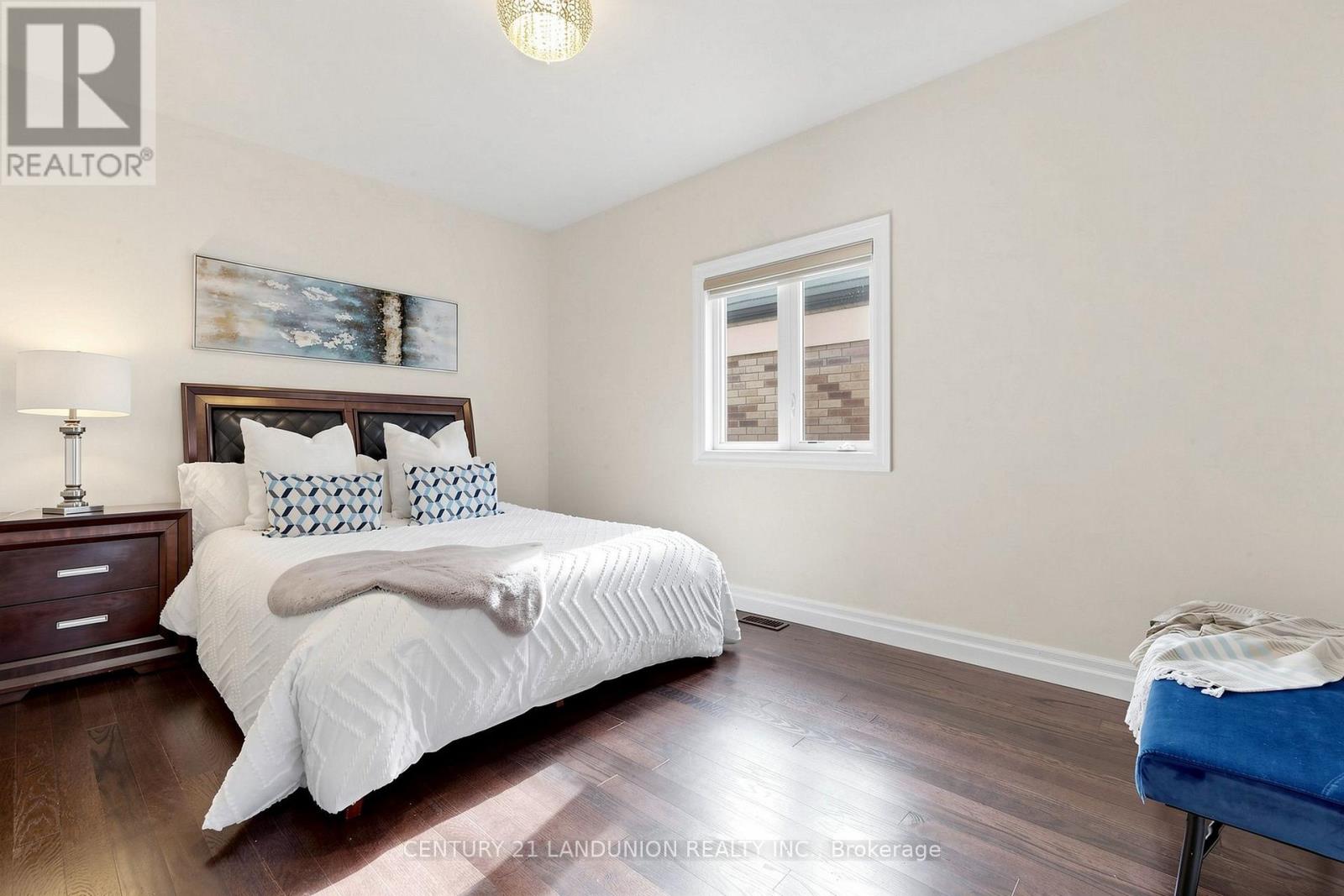 211 TOUCH GOLD CRESCENT - Image 34