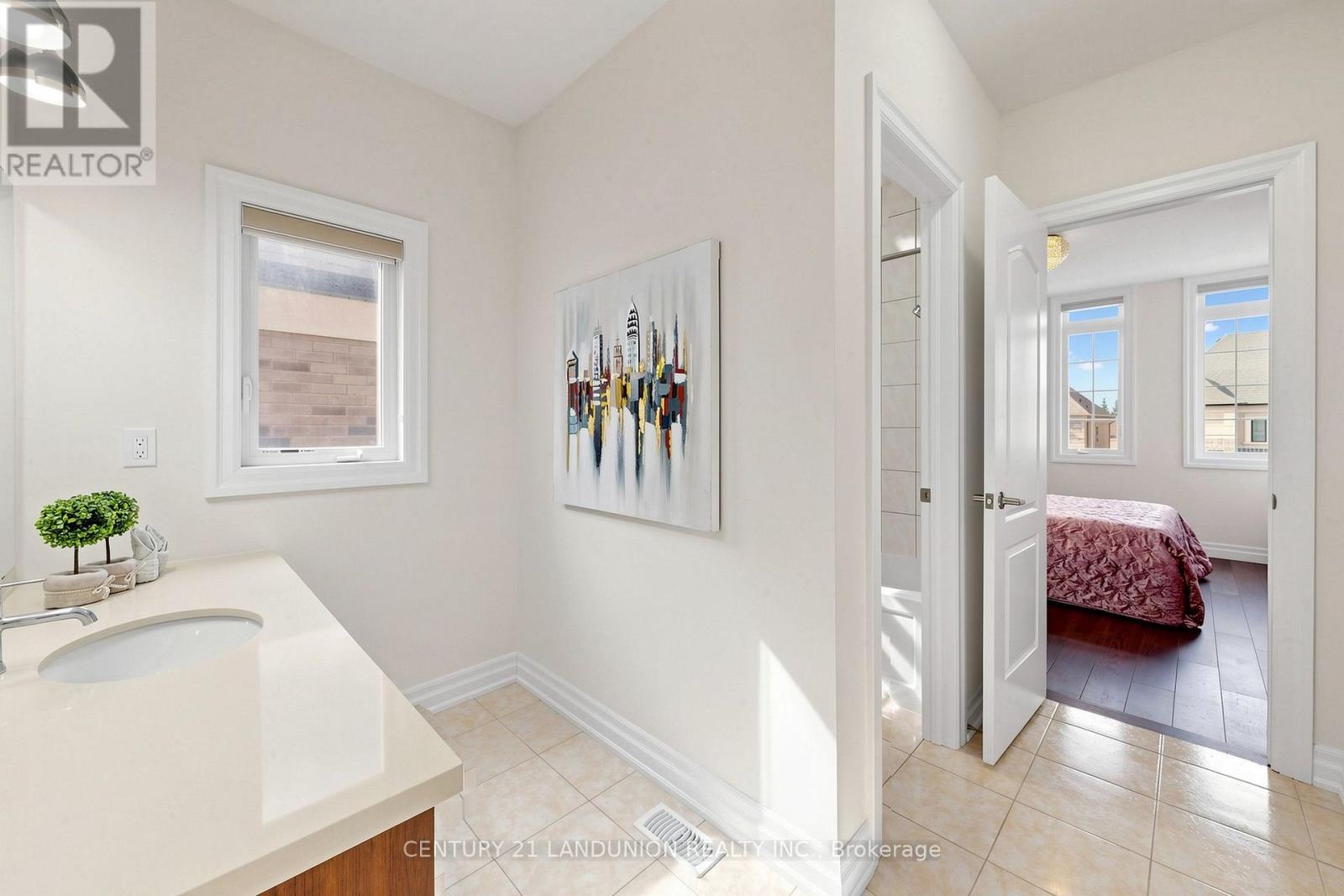 211 TOUCH GOLD CRESCENT - Image 36