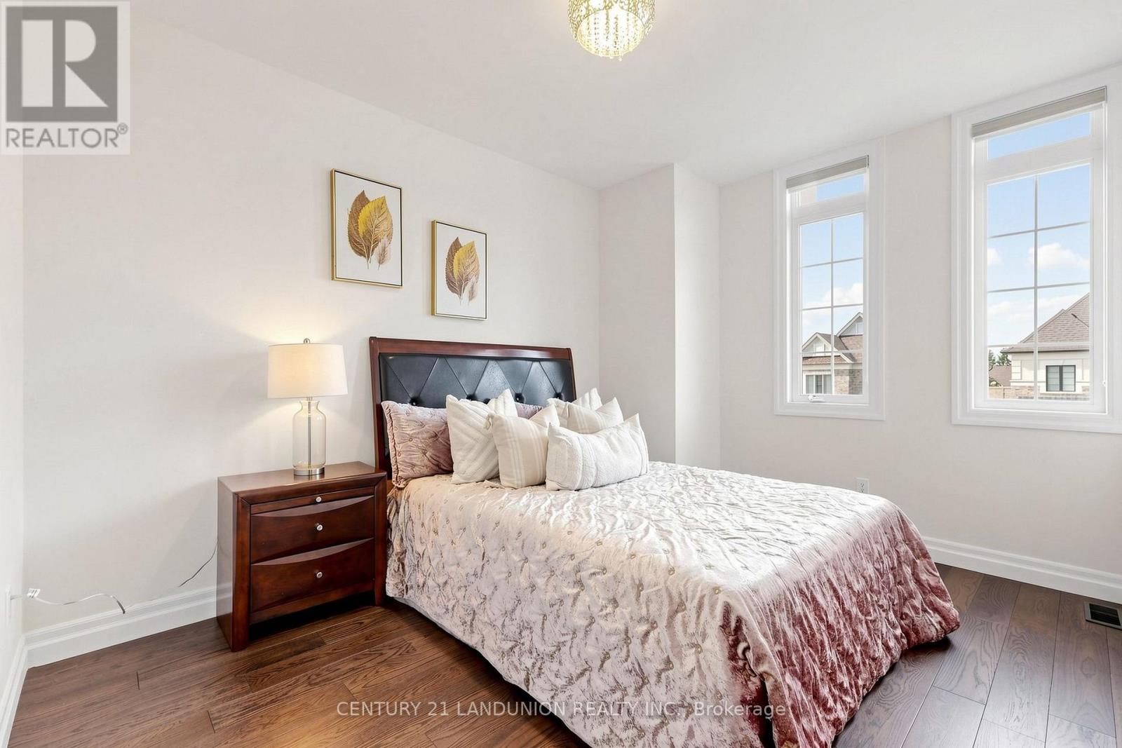 211 TOUCH GOLD CRESCENT - Image 38