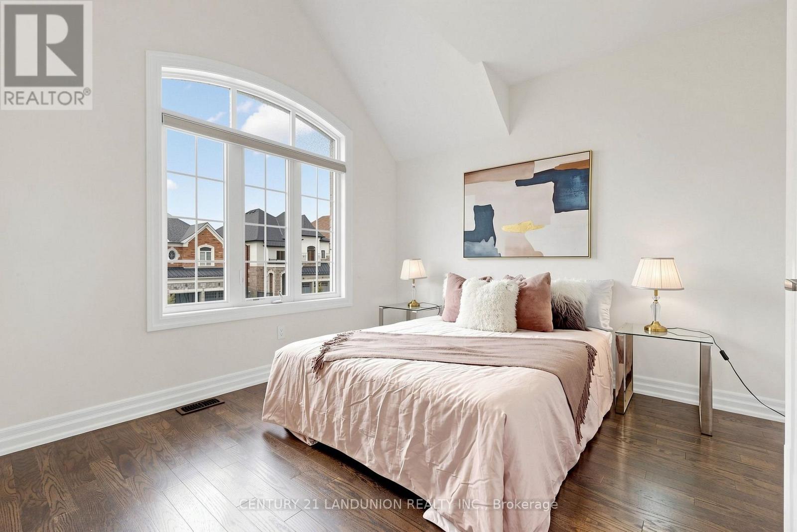 211 TOUCH GOLD CRESCENT - Image 41