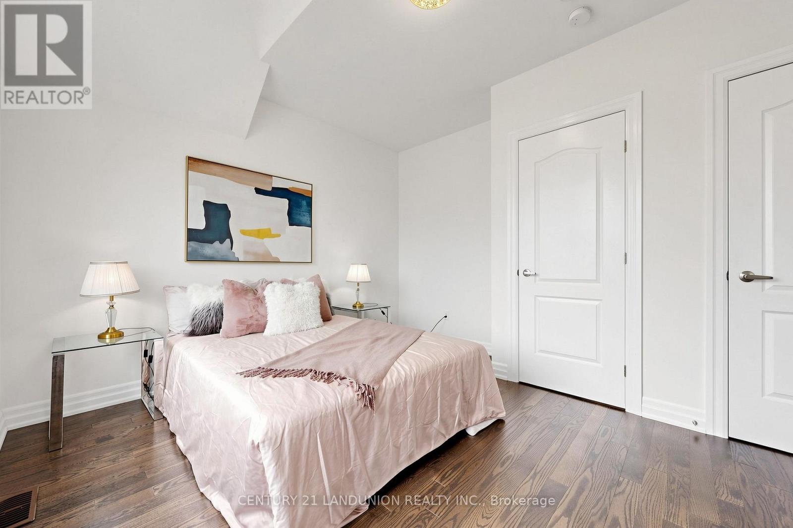 211 TOUCH GOLD CRESCENT - Image 42