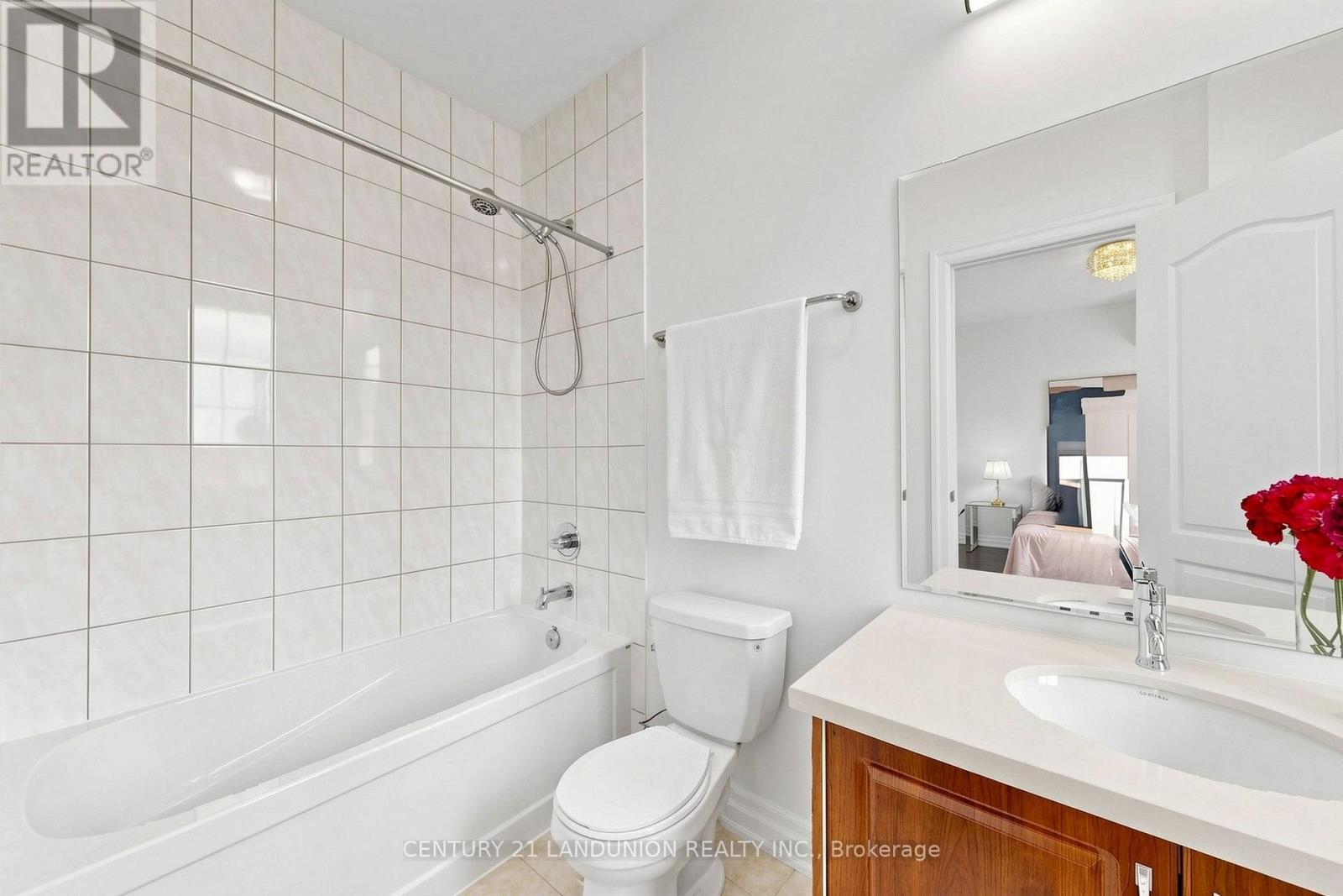 211 TOUCH GOLD CRESCENT - Image 43