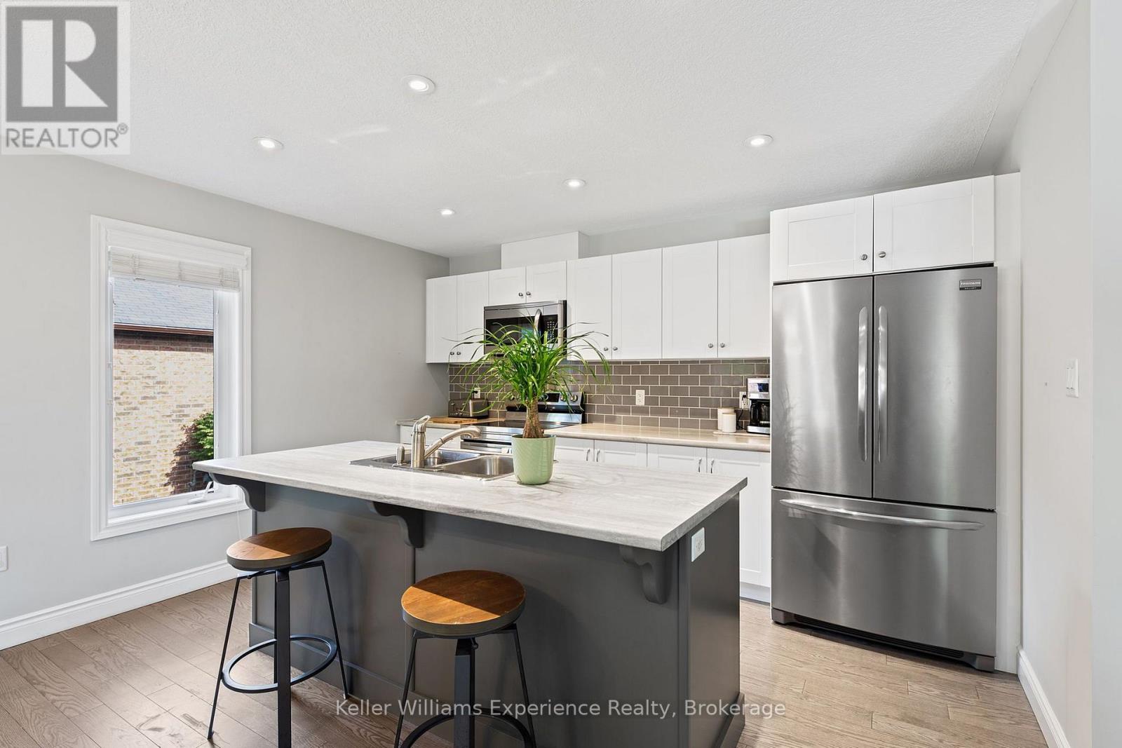 98 ANDERSON CRESCENT - 15