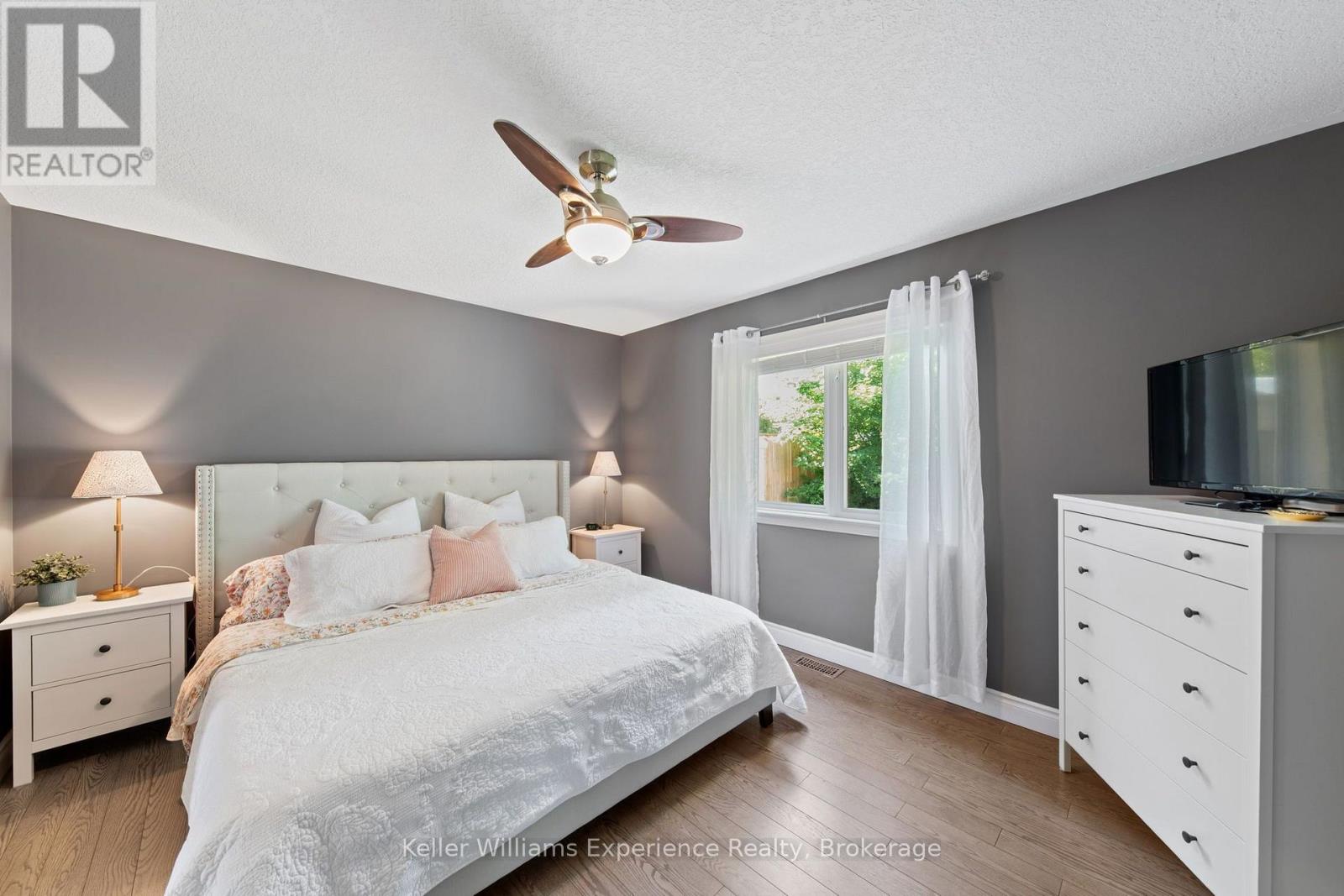 98 ANDERSON CRESCENT - 16