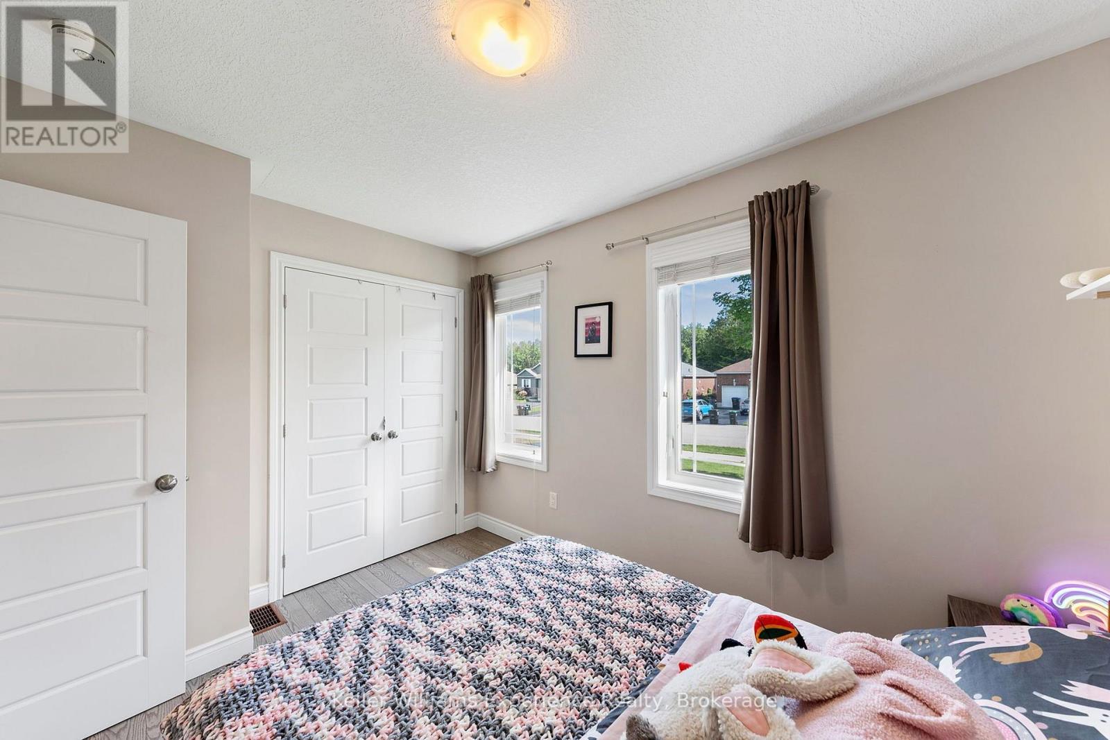 98 ANDERSON CRESCENT - 20