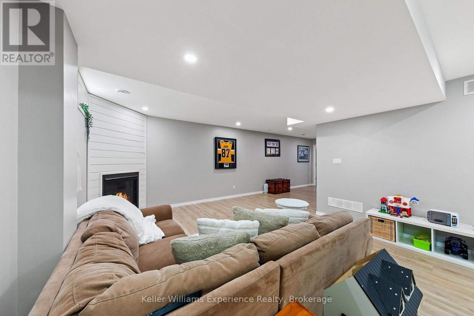 98 ANDERSON CRESCENT - Image 23