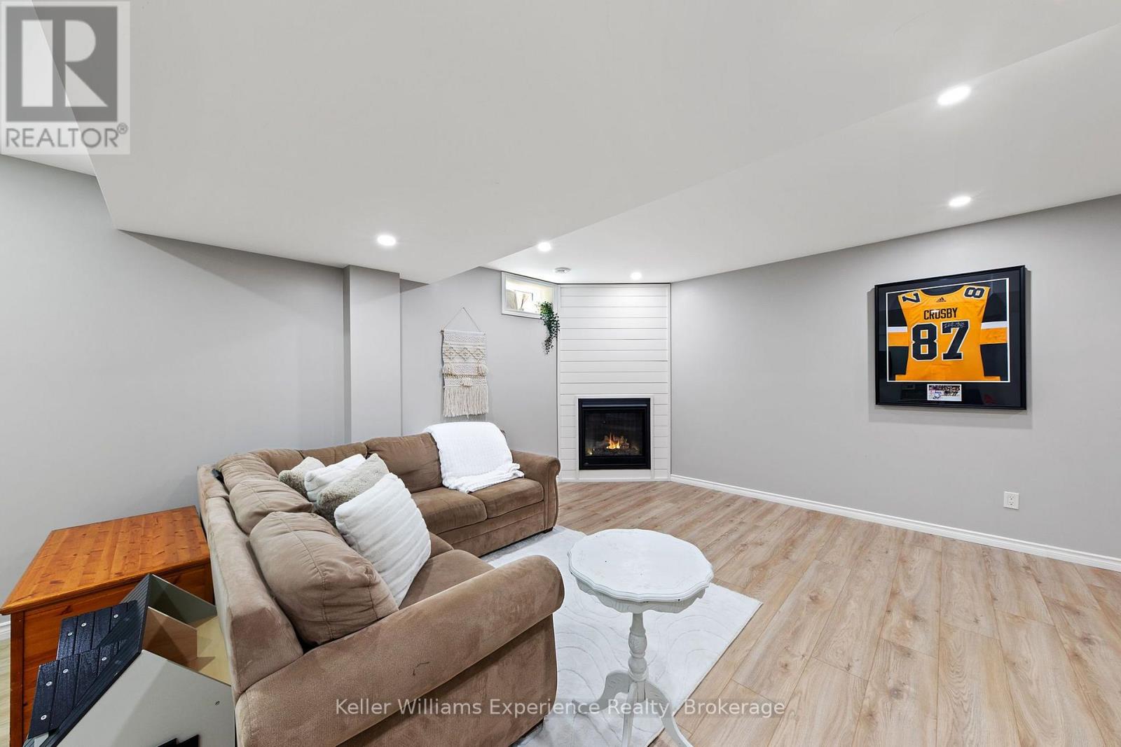 98 ANDERSON CRESCENT - Image 24