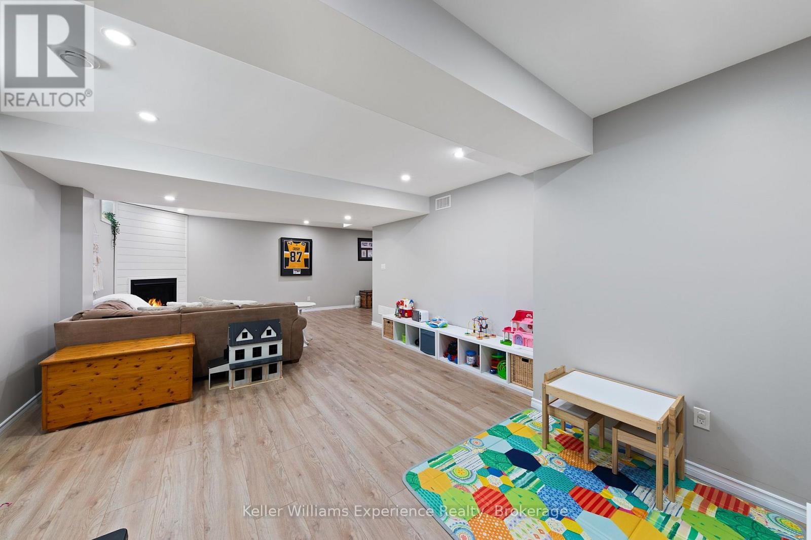 98 ANDERSON CRESCENT - Image 25
