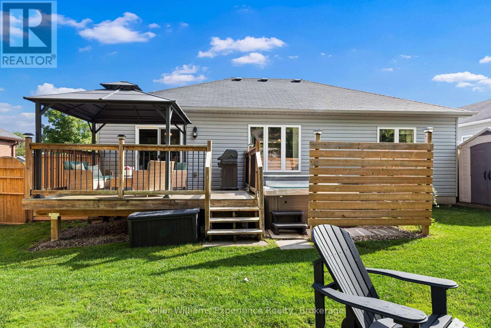 98 ANDERSON CRESCENT - 32