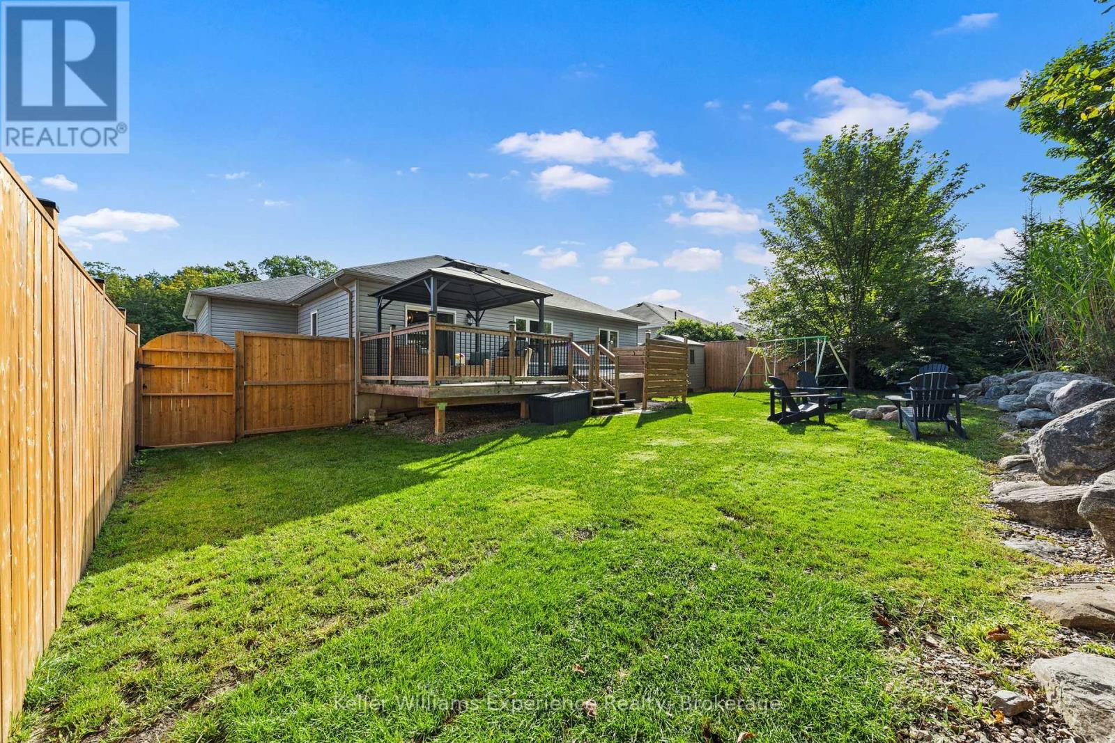 98 ANDERSON CRESCENT - 34