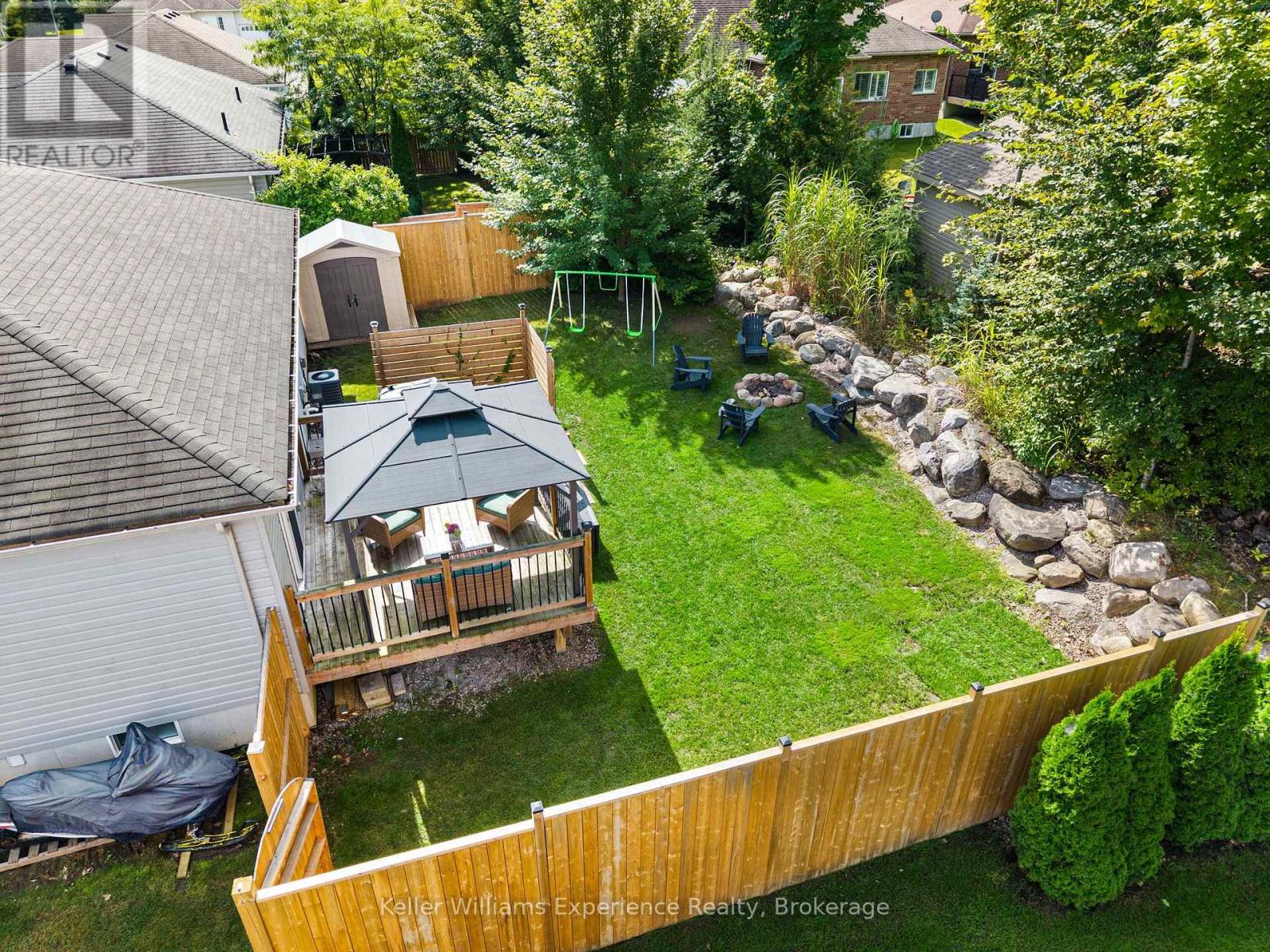98 ANDERSON CRESCENT - 38
