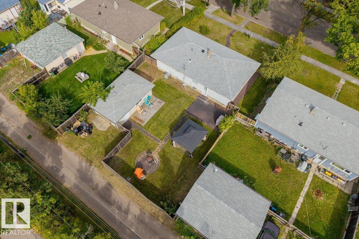 8663 64 AV NW - 23