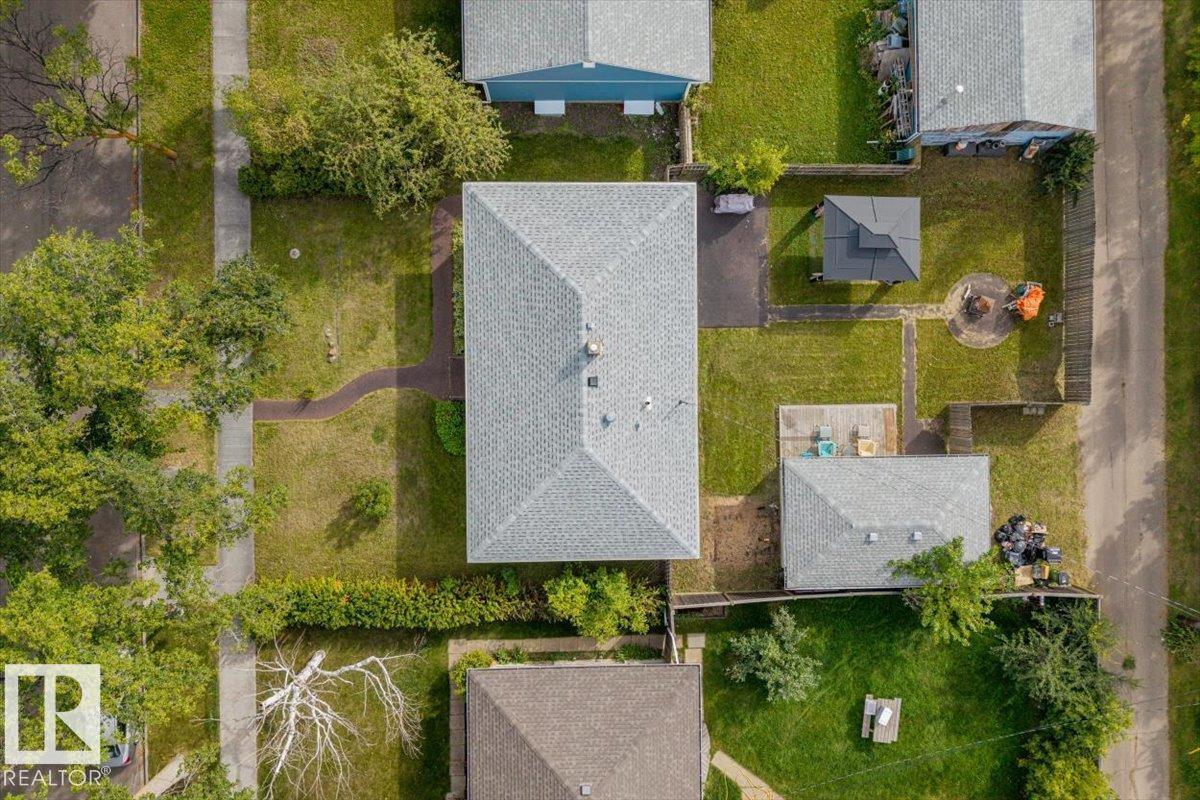 8663 64 AV NW - 24