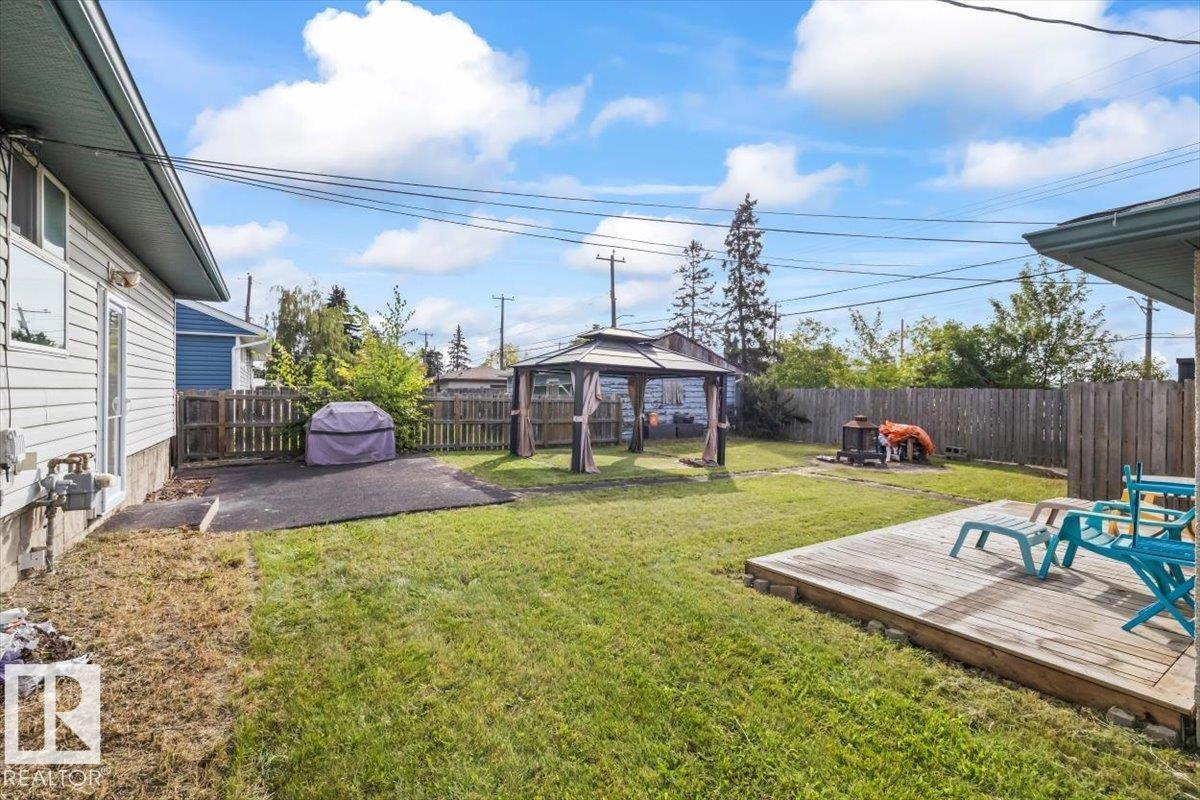 8663 64 AV NW - 22